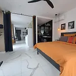 Le 7 *